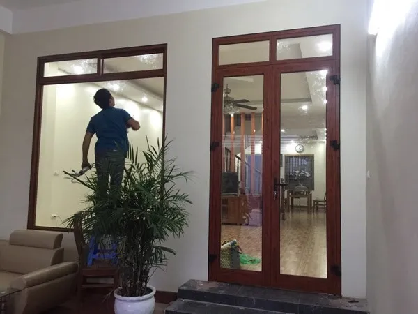 Cửa nhôm Xingfa 2 cánh cửa đi thông phòng