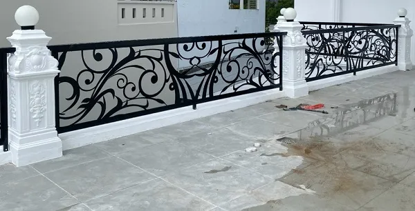 ban công sắt cắt CNC hiện đại
