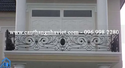 Lớp sơn tĩnh điện giúp lan can sắt mỹ thuật có độ bền sử dụng lớn