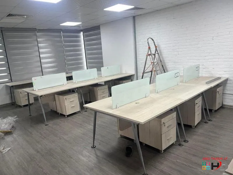 Bàn văn phòng thanh lý đa dạng mẫu mã