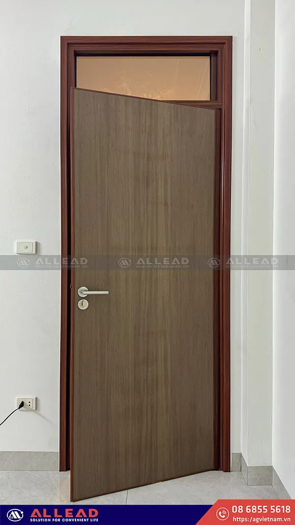 Cửa nhôm giả gỗ phòng ngủ hiện đại vân gỗ tinh tế