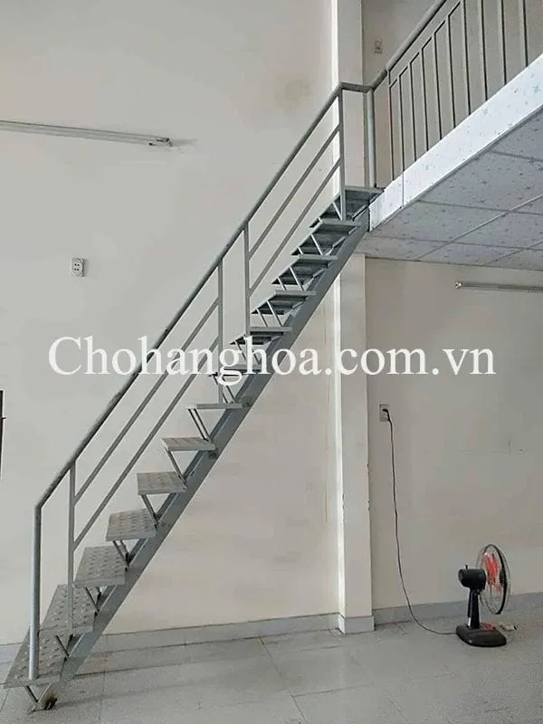 Mẫu cầu thang sắt gác lửng đơn giản