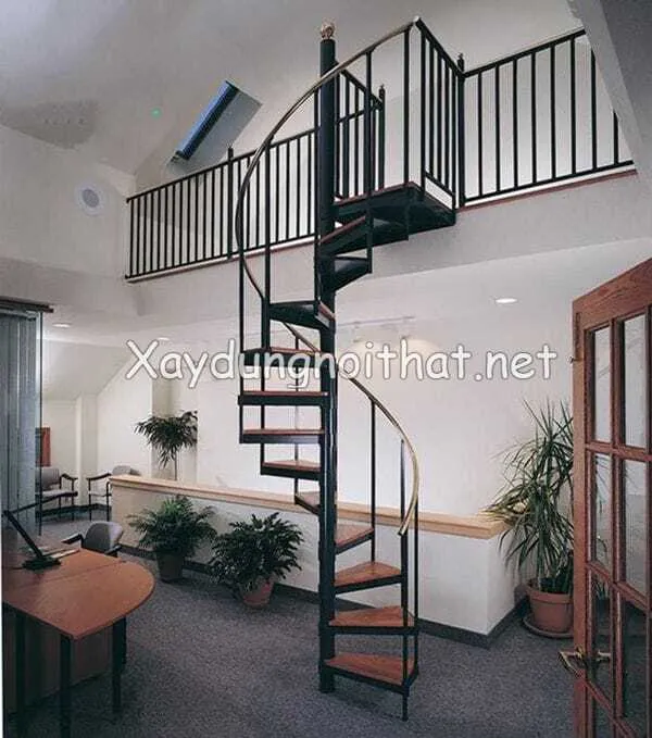 Cầu thang sắt gác lửng xoắn ốc cho không gian nhỏ