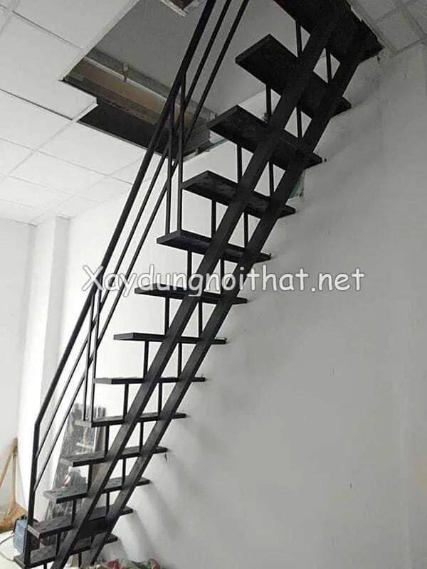 Mẫu cầu thang gác lửng bằng sắt hộp