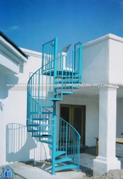 Một mẫu cầu thang xoắn ốc ngoài trời đẹp hiện đại