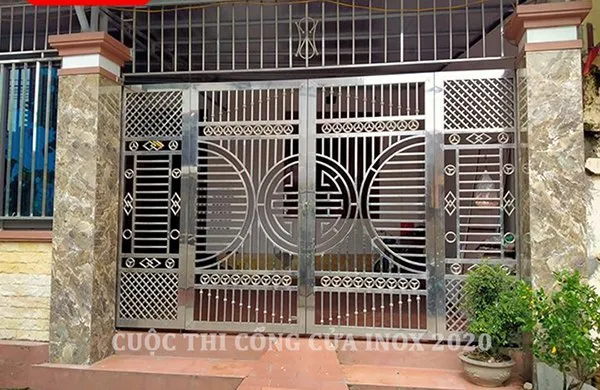 Cổng inox 4 cánh sang trọng với họa tiết độc đáo