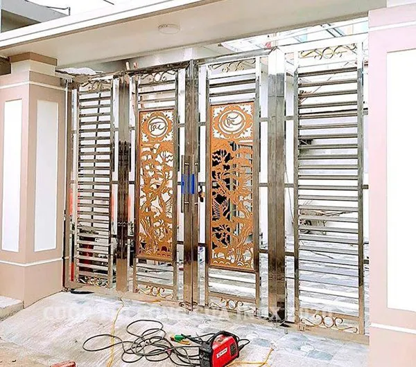 Thi công cổng inox 4 cánh đẹp tại công trình