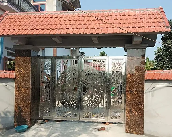 Cổng inox 4 cánh cắt CNC họa tiết nổi bật