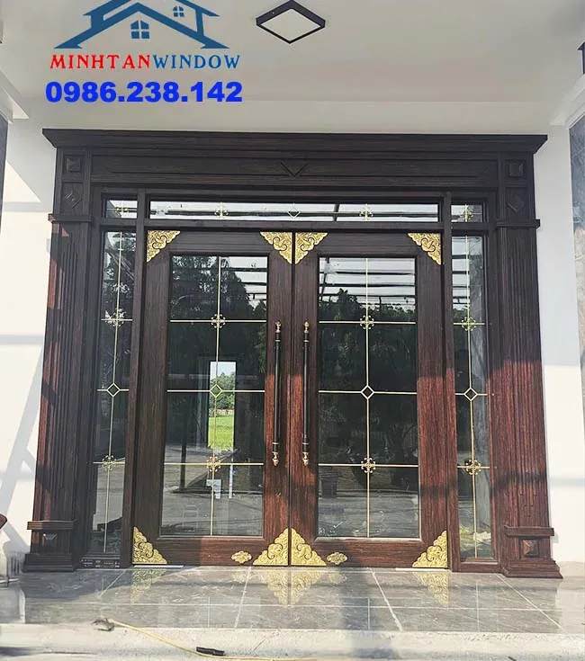 Vệ sinh khung nhôm cửa 4 cánh