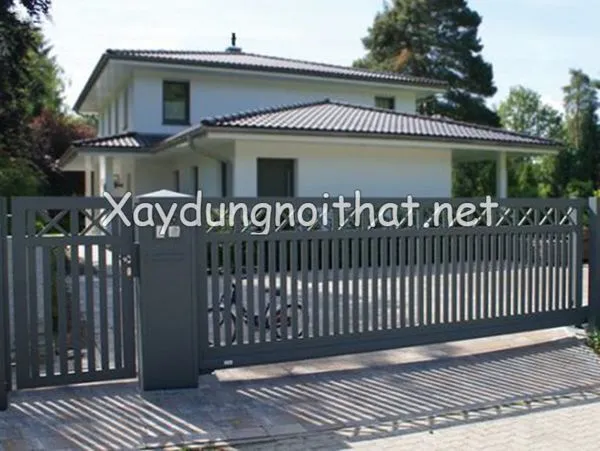 Mẫu cửa cổng sắt lùa hiện đại phù hợp với kiến trúc biệt thự