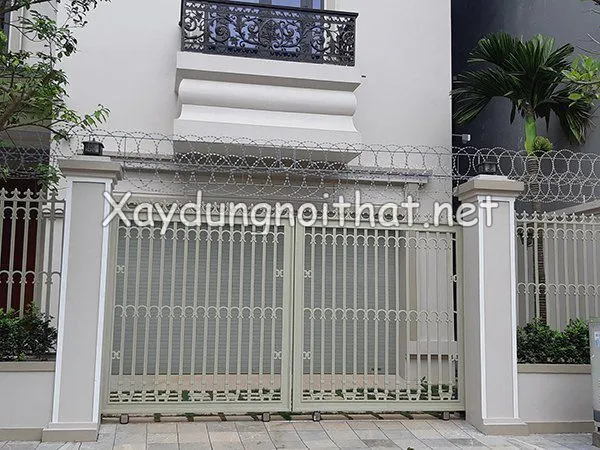 Mẫu cửa cổng sắt lùa đẹp cho biệt thự phong cách tân cổ điển