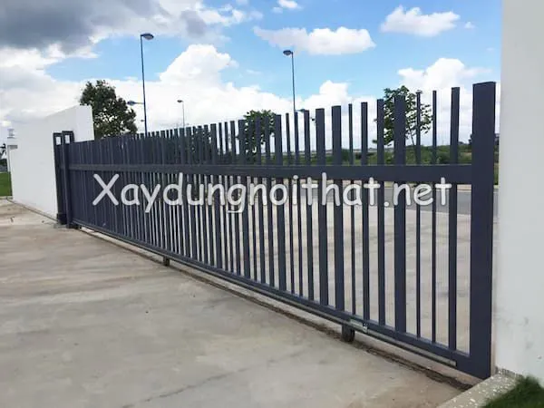Cửa cổng sắt lùa kích thước lớn cho khu vực nhà xưởng, kho bãi