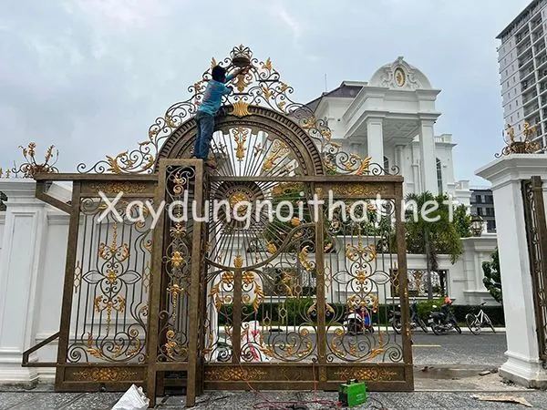 Mẫu cửa cổng lùa sắt uốn mỹ thuật