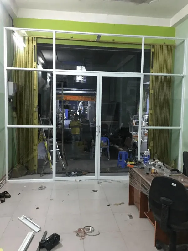 Thi công và lắp đặt cửa đi lùa 2 cánh nhôm Xingfa hệ 55