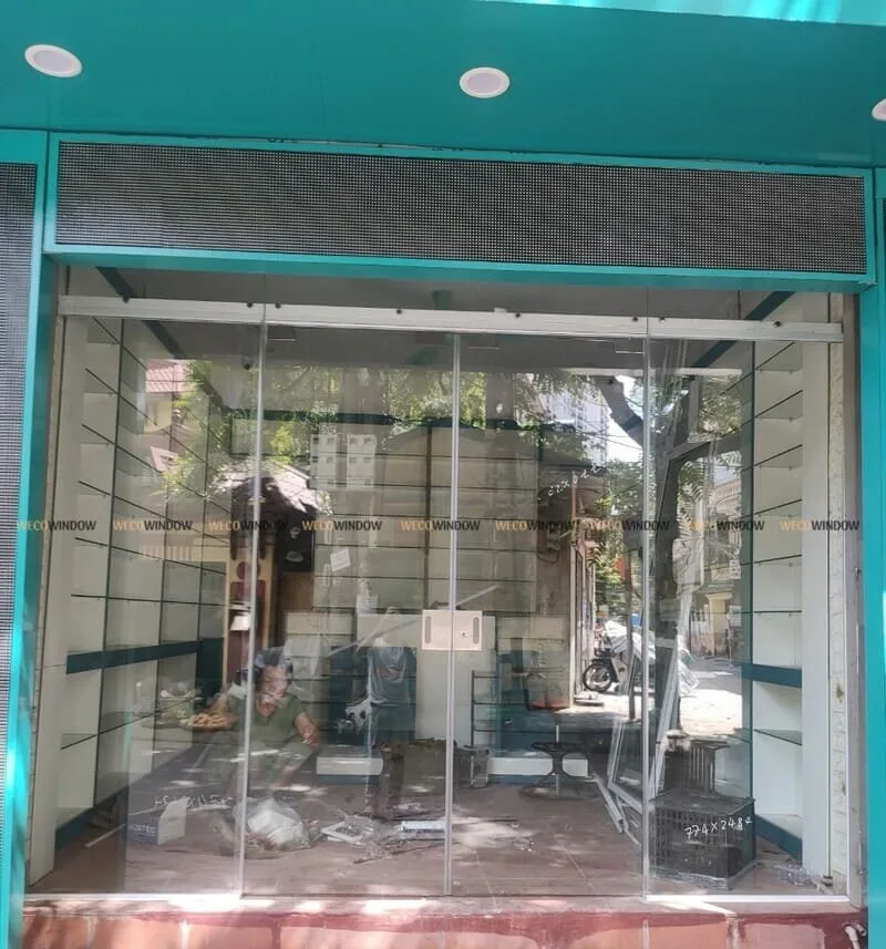 Các cửa hàng kinh doanh cũng rất chuộng cửa kính mở lùa trượt.