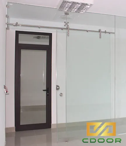 Cửa trượt nhà tắm sử dụng kính cường lực sang trọng