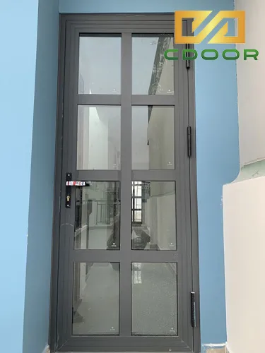 Mẫu cửa nhôm Xingfa 1 cánh chia ô màu xám hiện đại