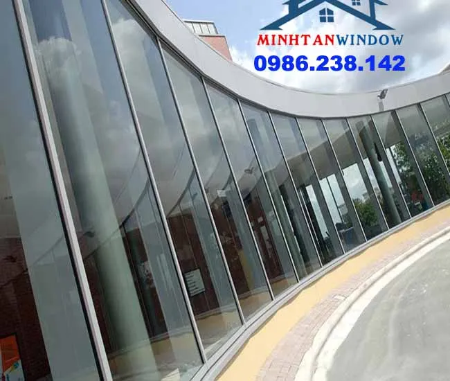Loại kính ảnh hưởng đến giá cửa nhôm
