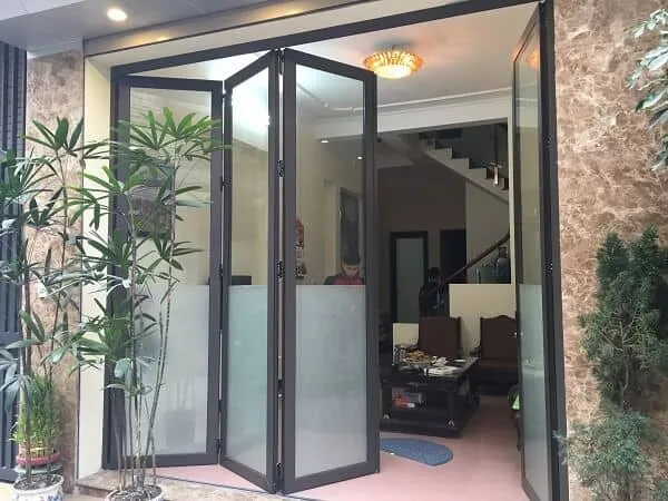Cửa nhôm kính 4 cánh xếp trượt phòng khách