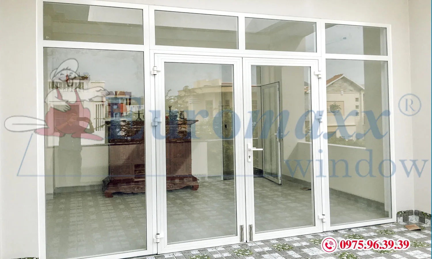 Cửa đi mở quay làm từ nhôm Xingfa tem đỏ Quảng Đông
