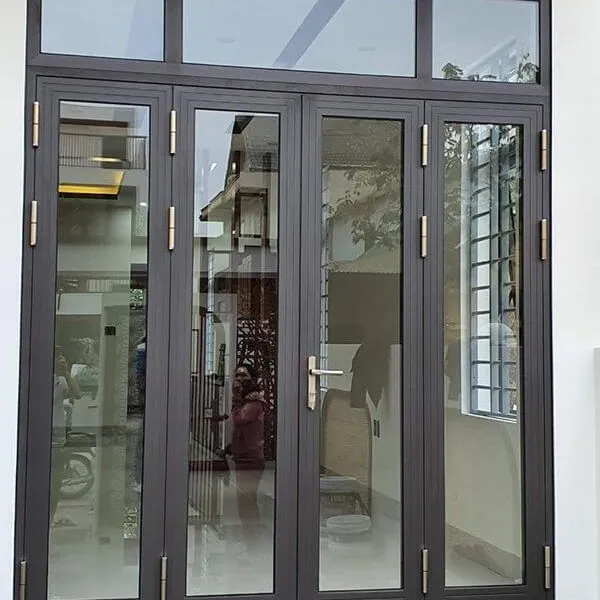 Cửa đi nhôm Xingfa màu ghi xám 4 cánh dạng mở quay
