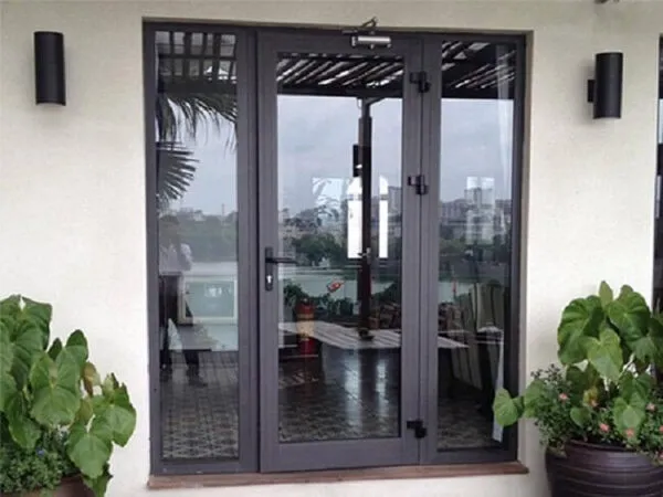 Cửa đi nhôm Xingfa màu xám ghi 1 cánh
