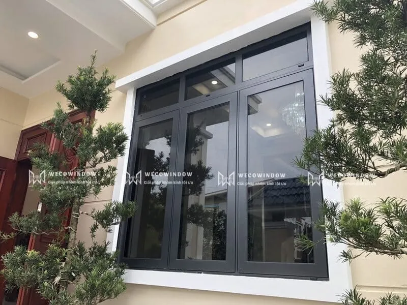 Cửa sổ nhôm kính có độ kín khít cao, chống nước tốt. 