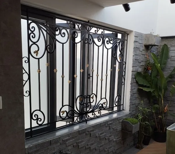 Song cửa sổ sắt nghệ thuật trang trí cho nhà