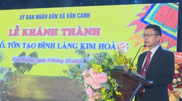 Alt text: Phó Chủ tịch UBND xã Văn Canh Trần Xuân Toàn báo cáo tại lễ khánh thành Đình Kim Hoàng