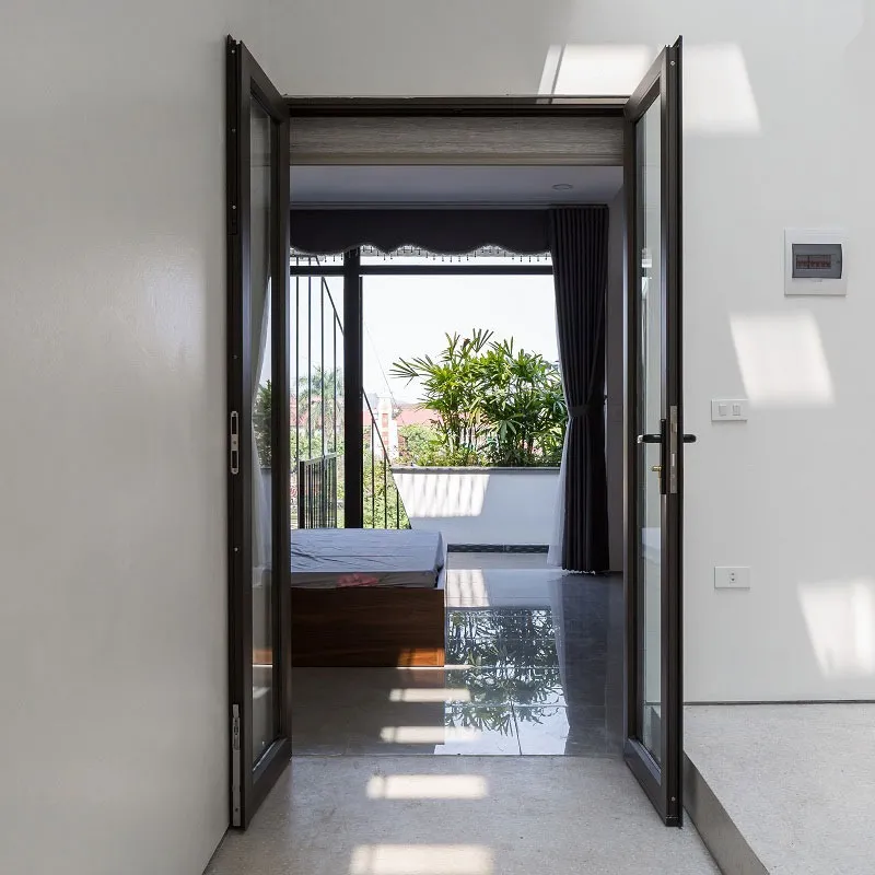 Mẫu cửa đi mở quay 2 cánh sử dụng nhôm hệ 55 vát cạnh