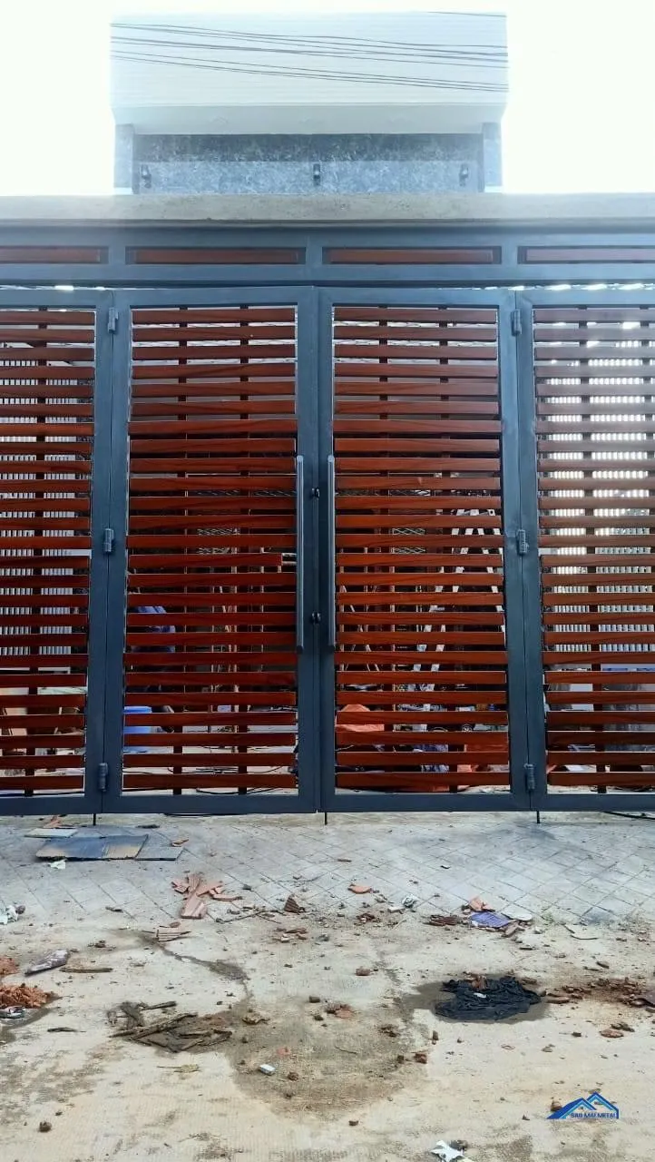 Mẫu cửa cổng sắt 4 cánh đa dạng phong cách