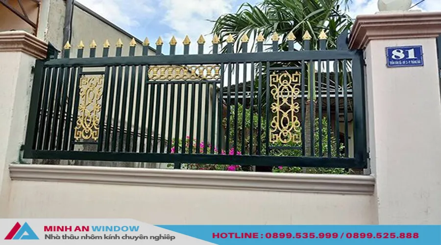 Mẫu hàng rào sắt uốn nghệ thuật thủ công cho biệt thự cổ điển