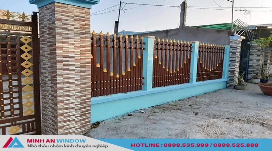 Hàng rào sắt hộp mạ kẽm đơn giản kết hợp cổng cùng vật liệu