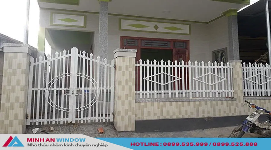 Hàng rào sắt hộp mạ kẽm tăng vẻ hiện đại cho kiến trúc nhà ở