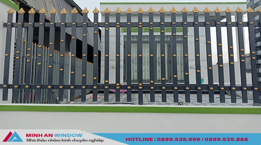 Tổng quan hàng rào sắt hộp mạ kẽm cho công trình lớn