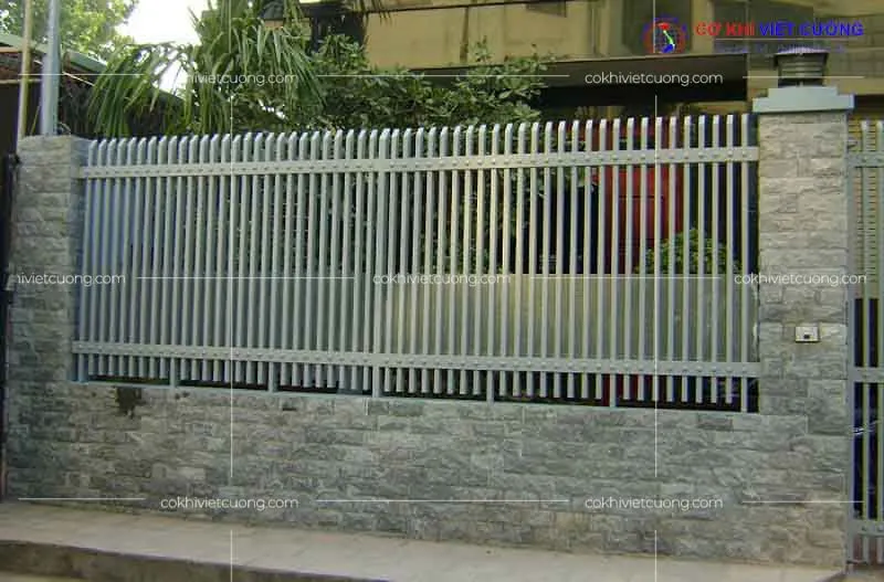 Hàng rào sắt hộp sơn đen sang trọng