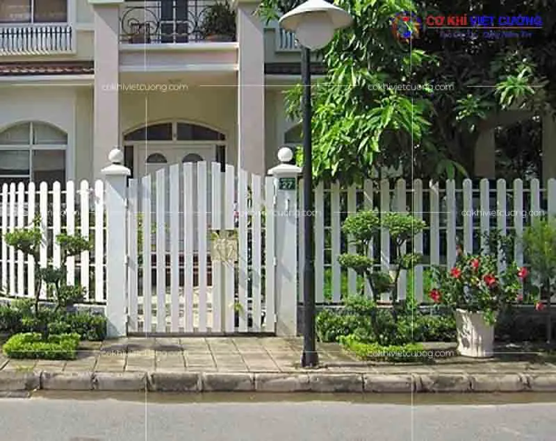 Hàng rào sắt hộp dọc đơn giản