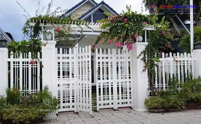 Hàng rào sắt hộp trắng đơn giản
