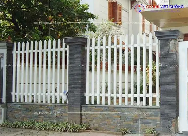 Hàng rào sắt hộp kết hợp cột trụ