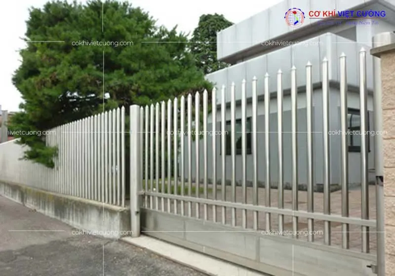 Mẫu hàng rào sắt hộp đen mạnh mẽ