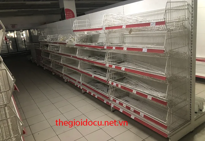 Hình ảnh chi tiết kệ rổ đựng mì tôm và snack thanh lý