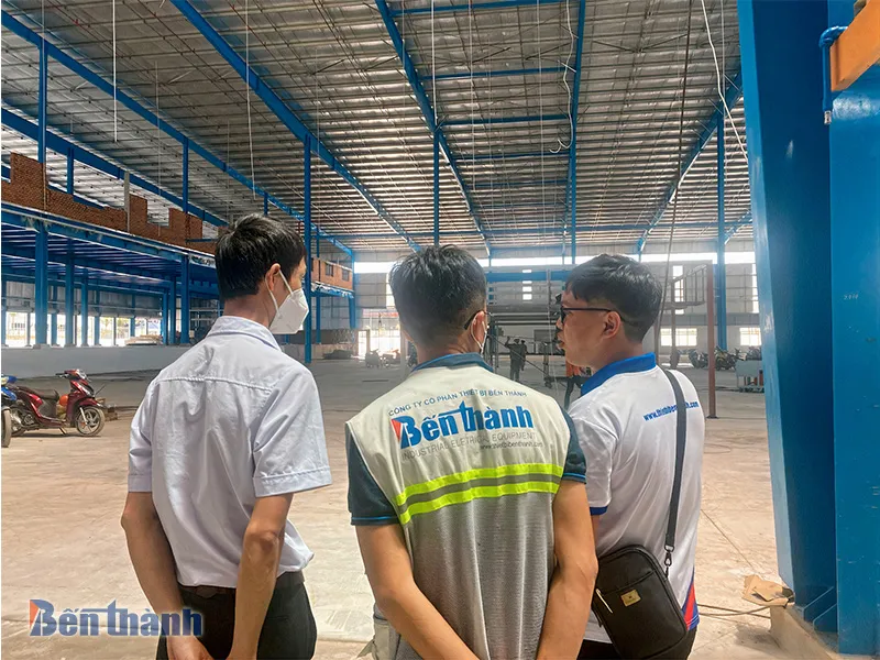 Khu vực sản xuất máng cáp điện tại nhà máy