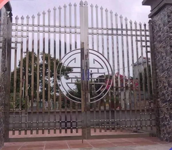 Làm cổng bằng inox