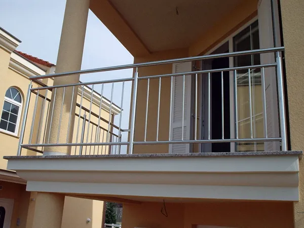 Mẫu lan can ban công inox 304 đẹp đơn giản