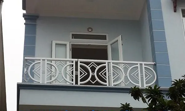 Góc ban công với lan can inox 304 đẹp