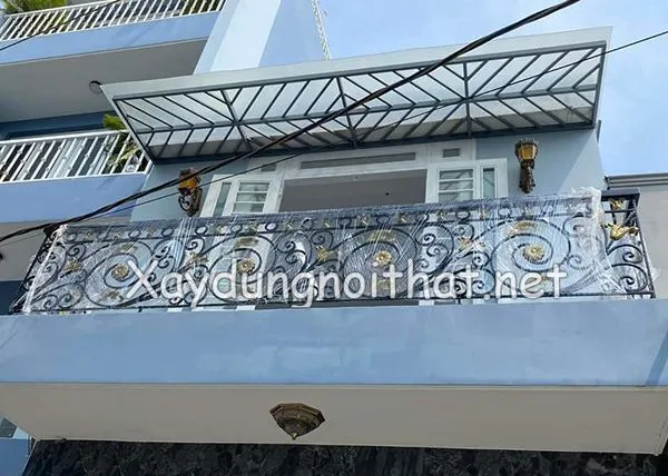 Mẫu lan can sắt mỹ thuật uốn cầu kỳ, sang trọng