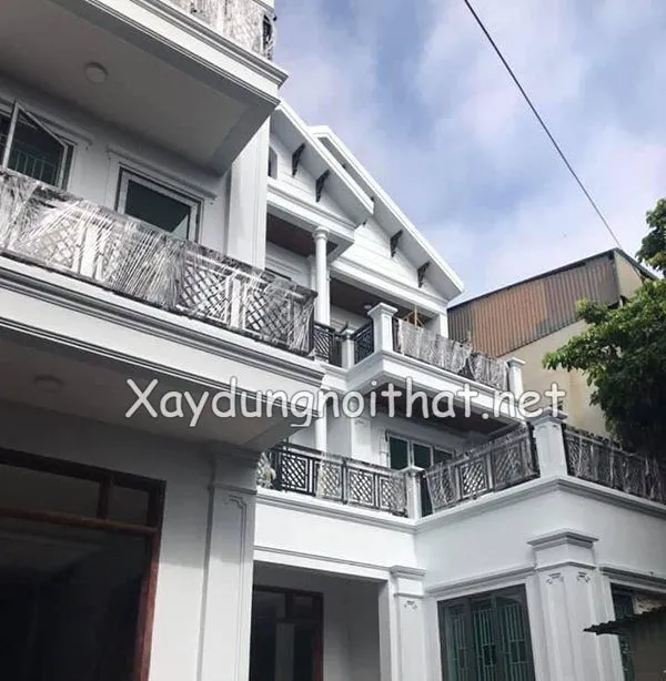 Lan can ban công sắt sang trọng cho biệt thự