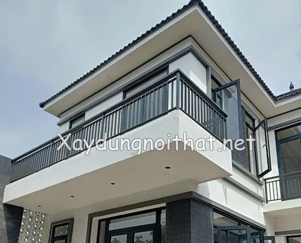 Mẫu lan can sắt ban công với thiết kế đơn giản