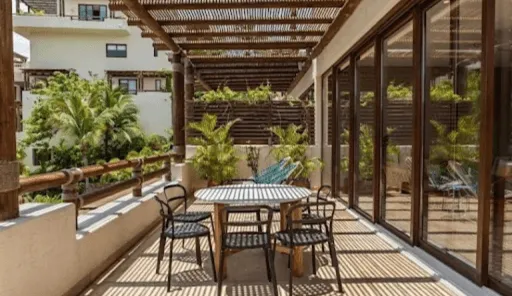 Mái che sân thượng nhà ống với thiết kế hiện đại, độc đáo
