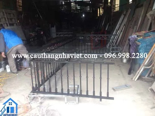 Mẫu lan can ban công sắt mỹ thuật số 34 hình vòm uốn cong theo ban công nhà